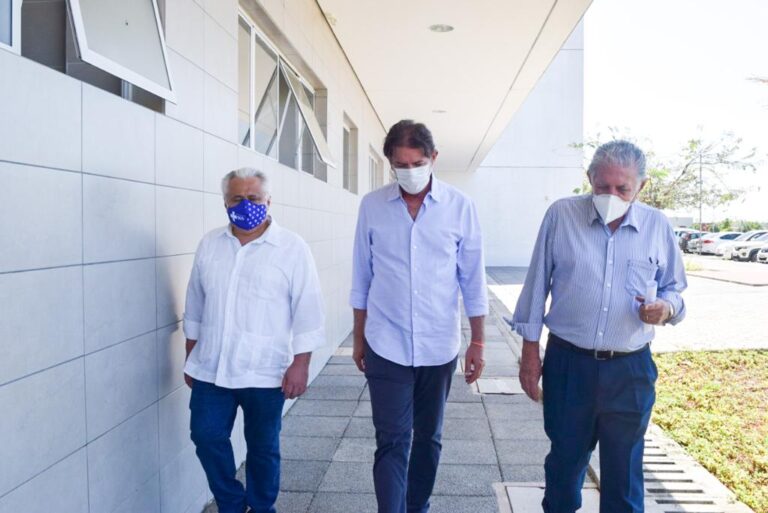 Senador Cid Gomes visita a Fiocruz Ceará e reafirma apoio à instituição